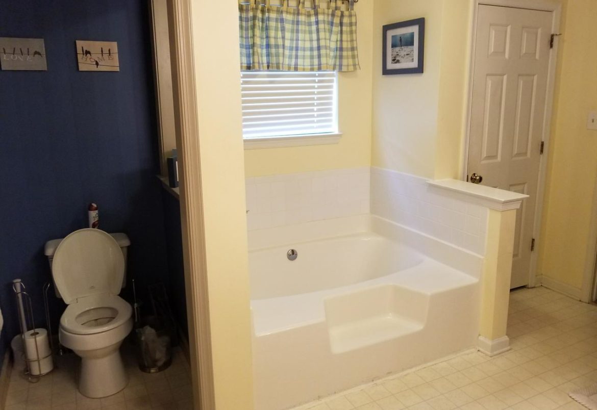 Quakertown bathroom before remodeling